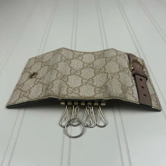 Gucci White and Pink GG 6 Ring Holder Wallet Case - Picture 7 of 11